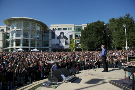 Steve Jobs氏の生涯をたたえる式典でのAppleのCEOであるTim Cook氏