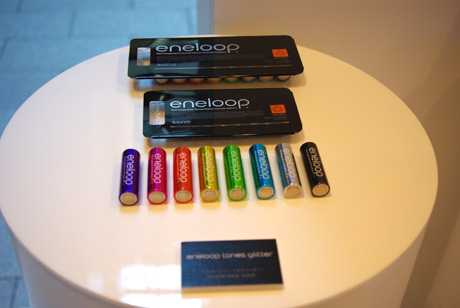 　2010年の限定バージョン「eneloop tones glitter」。