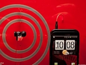 フォトレポート：HTC、LTE対応「HTC Rezound」発表--Beatsのイヤホンが付属