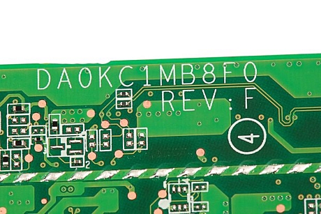 　マザーボードの「DA0KC1MB8F0 REV: F」という印字。