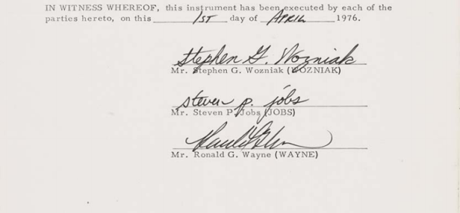 1976年の契約書にあるWozniak氏、Jobs氏、Wayne氏の署名