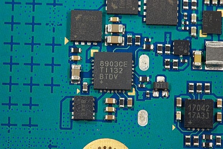 　Texas Instrumentsの「TPA8903CE」電源管理。