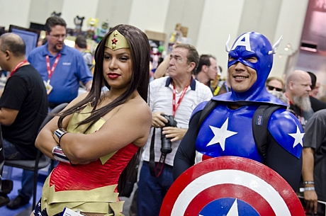 　キャプテン・アメリカとワンダー・ウーマン？セクシー！

　サンディエゴで開催された「Comic-Con International 2011」にて。