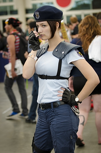 　そう、彼女の腰には手錠が・・・。

　サンディエゴで開催された「Comic-Con International 2011」にて。