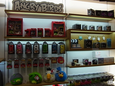 人気ゲーム「Angry Birds」のキャラクター製品も数多くラインアップしていた。