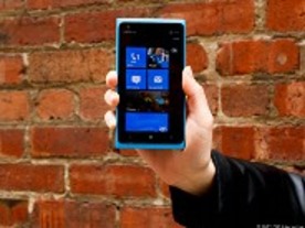 ノキア「Lumia 900」が米で発売、アマゾンの端末販売首位に