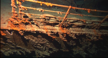 　これは船首付近の右舷側の手すりだ。2004年6月1日に、Titanicの残がいの調査中にHerculesが撮影した。
