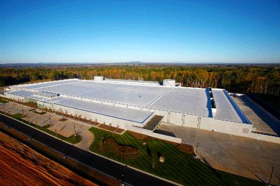 ノースカロライナ州メイデンにあるAppleのデータセンターは、太陽光発電装置や燃料電池セルなどから電力の約60％を得ているという。