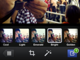 Facebook、写真共有アプリ「Facebook Camera」をリリース