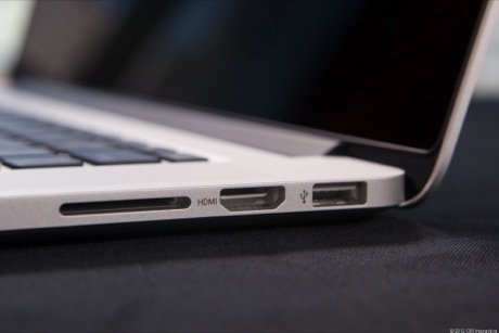 　Retina Display搭載MacBook Proは、HDMIポートを搭載。