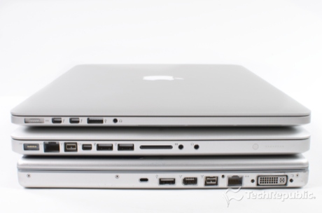 　2007年版MacBook Proと2011年版MacBook Proの上にRetina Display搭載MacBook Proを積み重ねたところ。