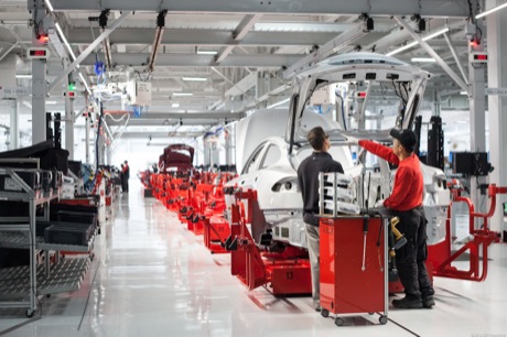　Teslaは現在1日につき1台の自動車を生産しているが、2012年末までに1日当たり80台の生産を完了できるようにすることを目指している。