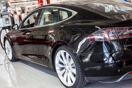 　工場公開および試乗イベントで工場内に駐車されたCEOのElon Musk氏の個人用Model S。