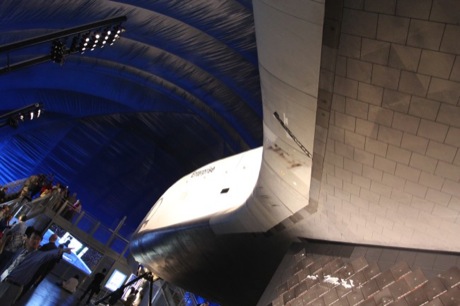 　空母USS Intrepidは、Enterpriseにとって終の住処となるが、その展示が収められている巨大なバルーン状のホールは、恒久的なものではない。博物館としては、今後数年をかけてシャトル専用の建物を用意する予定だ。