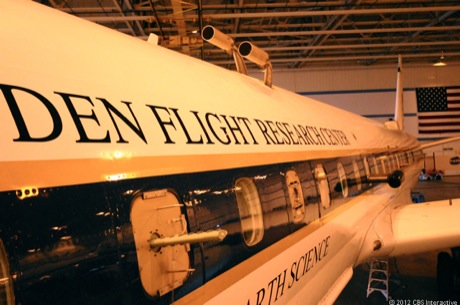 　NASAはこの「DC-8」を所有しており、それを空飛ぶ実験室として運用している。DC-8には特殊な機器が多く装備されている。それらの機器は機体に搭載され、飛行中にさまざまなデータを記録することができる。