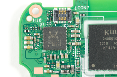 　Realtekの「ALC5642」オーディオコーデック＋ヘッドホンアンプ（「ALC5642 C3G34H2 GC12D」）。