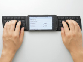 置くだけでスマホと簡単接続--エレコム、NFCに対応したキーボード「TK-FNS040BK」