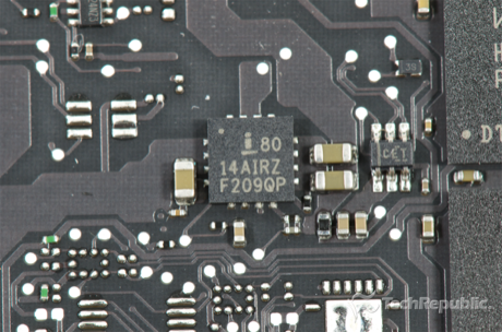 　Intersilの「ISL8014A」4A低静止電流、1MHz高効率同期バックレギュレータ（「8014AIRZRF209QP」）。