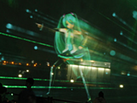電子の歌姫が横浜の海上でライブ--初音ミク「夏の終わりの39祭り」