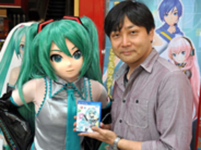 目を引く着ぐるみも来場 初音ミク Project Diva F 発売記念抽選会 Cnet Japan