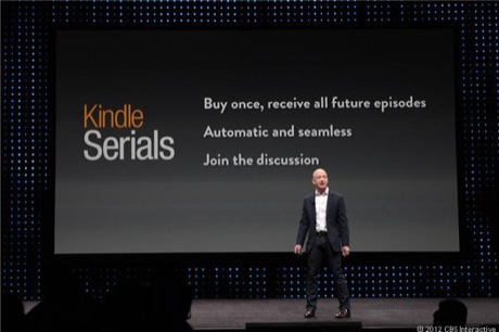 　「Kindle Serials」を発表するBezos氏。一度コンテンツを購入しておけば、その後の連載回が全て端末に届けられる。