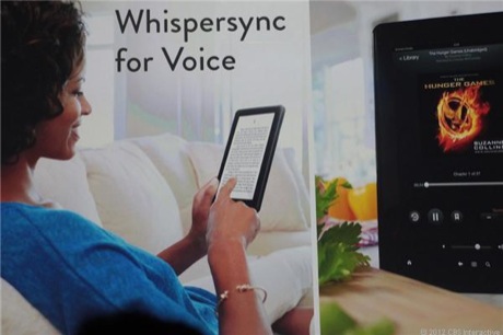 　Amazonの「Whispersync」機能の新たな特徴は、「2つの形態で読書」ができるというものだ。仕事から家に帰る途中ではオーディオブックを聴き、その後、その本のテキスト版で続きを読むということができる（Bezos氏はこの後、ゲーム向けのWhispersync機能も発表している）。

　別の機能である「Immersion Reading」では、オーディオブックを聴いている内容をテキストで追うことができる。