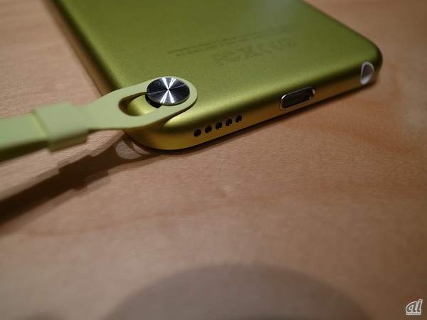 各980円で同色の「iPod touch loop」が用意される。