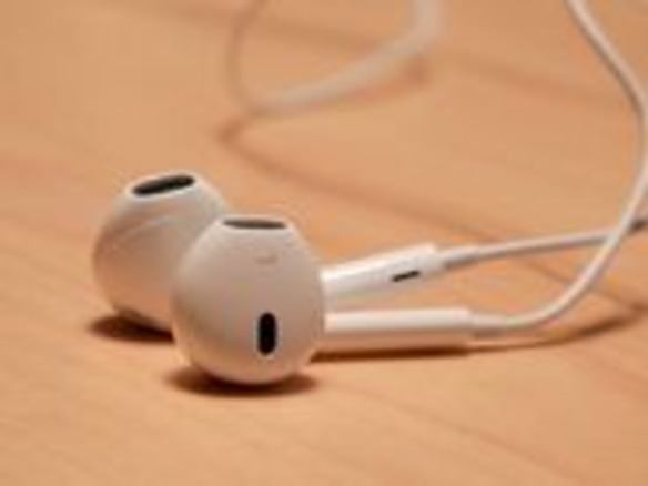 アップル、新型イヤフォン「EarPods」を発表--開発に3年