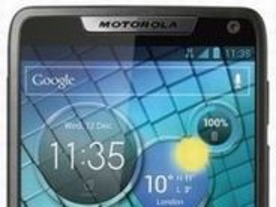 モトローラ、同社初のインテルチップ搭載スマートフォン「RAZR i」を発表