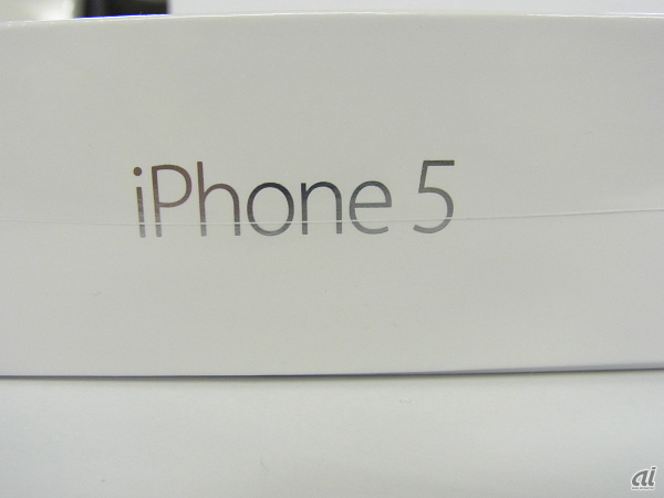 　両サイドには、「iPhone 5」の文字。