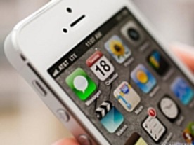 iPhone 5：キャリア比率は6対4でソフトバンク、au版は乗り換え比率が高い