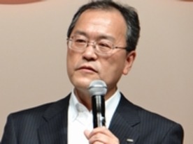 KDDI田中社長、ソフトバンクの戦略に「数ではなく質で訴求」