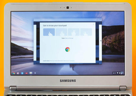 　Samsung Chromebookは、最初の起動時にタッチパッド利用に関するヒントを提供する。
