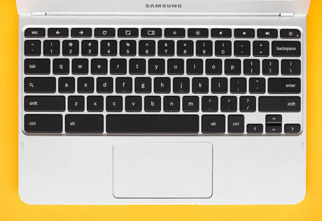 　Samsung Chromebookのキーボードは、バックライト非搭載チクレットキーボードで、画面輝度および音量調節、ウィンドウスイッチング、ブラウザナビゲーションが可能。