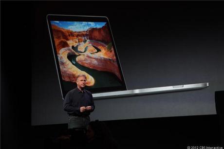　Appleの新たな13インチMacBook Proを見てみよう。今回はRetina Displayを搭載し、価格は1699ドルから。