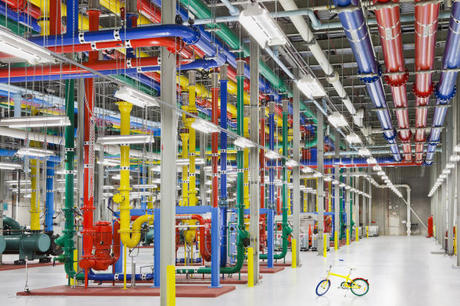 　Googleの従業員はデータセンター内の移動に自転車を使っている。
