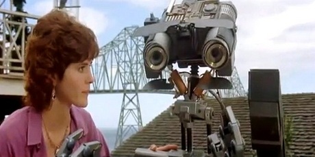 　1986年公開の低予算コメディ映画「ショートサーキット」に登場する「Johnny 5」は、心や感情を持つ軍事用ロボットで、気の利いたジョークを言うのが好きだ。Ally SheedyとSteve Guttenbergが主演するこの映画は大ヒットし、Johnny 5は1988年公開の続編にも登場した。そしてもちろん、Tim Hill監督によるリメイク版も進行中だ。