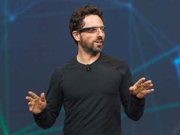 2012年のGoogle I/Oイベントで拡張現実メガネ「Project Glass」を装着するGoogleの共同創設者Sergey Brin氏