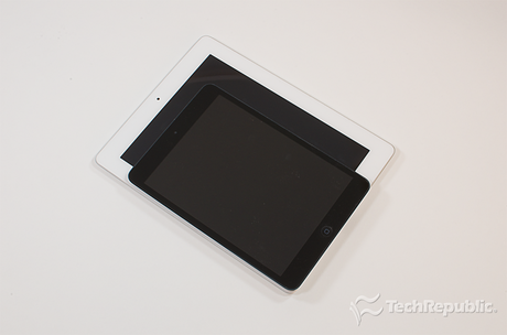 　第3世代iPadとiPad miniの比較。