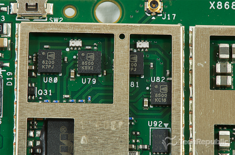 　RF Micro Devicesの3.3V、2.4GHz、802.11b/g/n Wi-Fi対応フロントエンドモジュール（FEM）「RFFM8200」。

　RF Micro Devicesの3.3V、5GHz、802.11a/n Wi-Fi対応フロントエンドモジュール（FEM）「RFFM8500」。