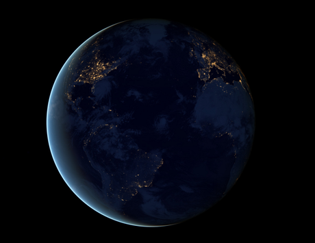 　夜になった地球には光がまたたいている。まず目に付くのは都市だ。米海洋大気庁（NOAA）の科学者Chris Elvidge氏は、「都市の光ほど、人間が地球全体に広がっていることをはっきりと示すものはない」と断言する。同氏は都市の光を20年間研究してきた。