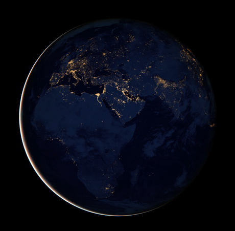 　米航空宇宙局（NASA）が「Black Marble」と呼ぶ夜の地球の画像に写ったアフリカ、欧州、中東地域。