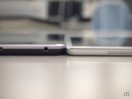 iPad mini（右）とNexus7の厚みを比較