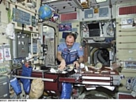 国際宇宙ステーションでの生活--写真で見る宇宙飛行士の食事や睡眠
