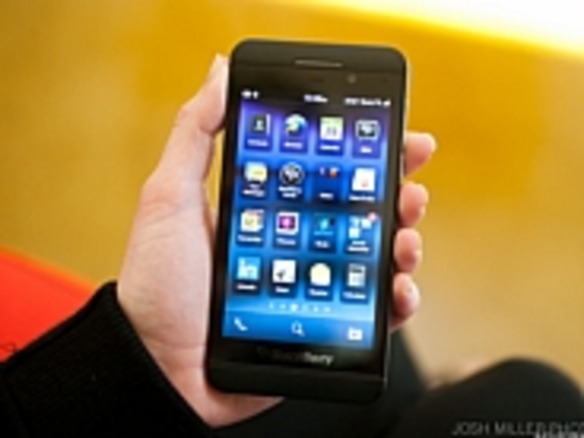 フルタッチスクリーン型スマートフォン「BlackBerry Z10」を写真でチェック