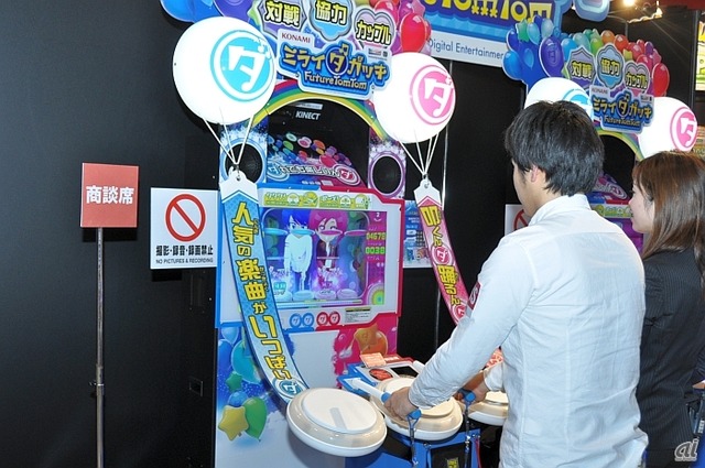 　リズムゲームも多数出展。写真は2013年稼動予定の音楽パーティゲーム「ミライダガッキ」。