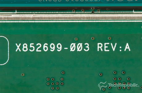 　PCBの印字「X852699-003 REV-A」。