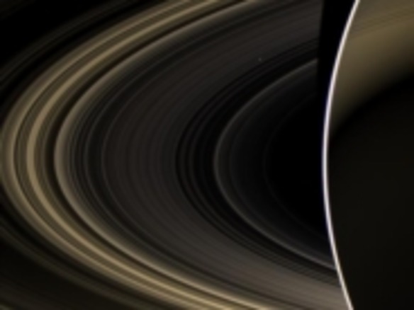 探査機「カッシーニ」が撮影した土星と衛星