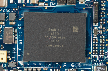 　SanDiskの32Gバイト「iSSD」（「SDIS5BK 032G」）。