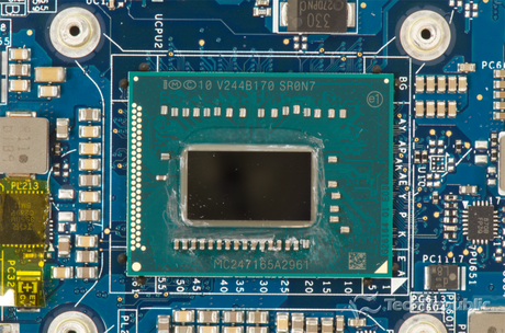 　1.8GHzのIntel Core i5デュアルコアプロセッサ（Intel Graphics HD 4000を搭載）。